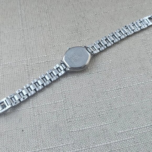 Vintage Seiko Quartz Ladies Wristwatch Silver Tone Analog Watch Date Calendar main image 11